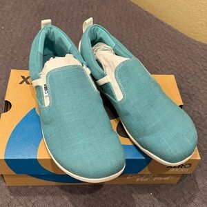 Xero Aptos women size 10.5 porcelain blue